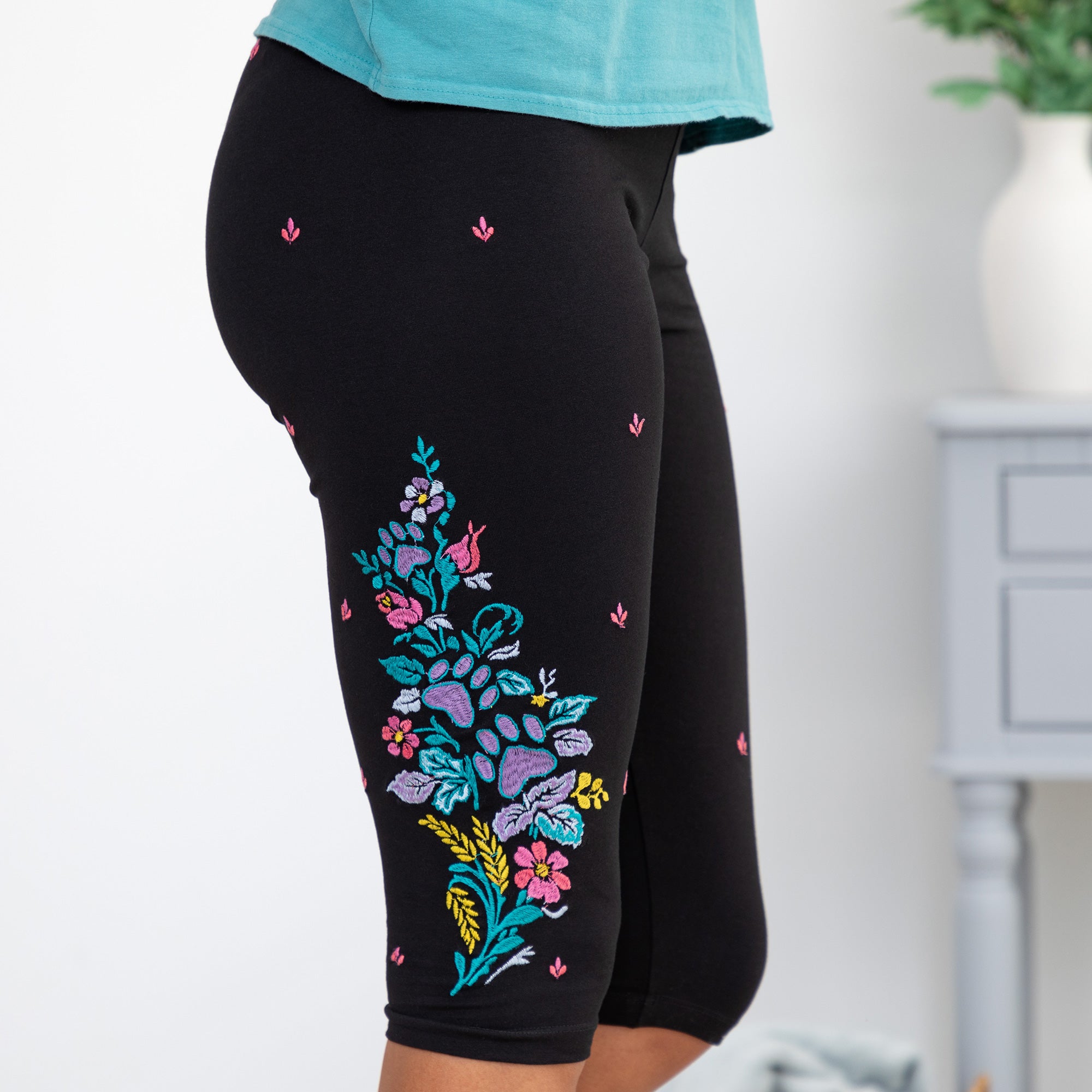 Premium Embroidered Stretch Capris - Ultimate Comfort & Style