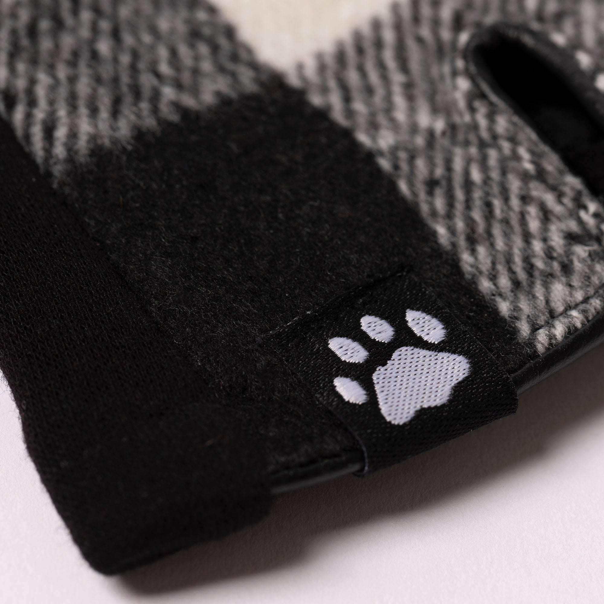 Premium Buffalo Check Touch Screen Gloves - Ultimate Winter Essential