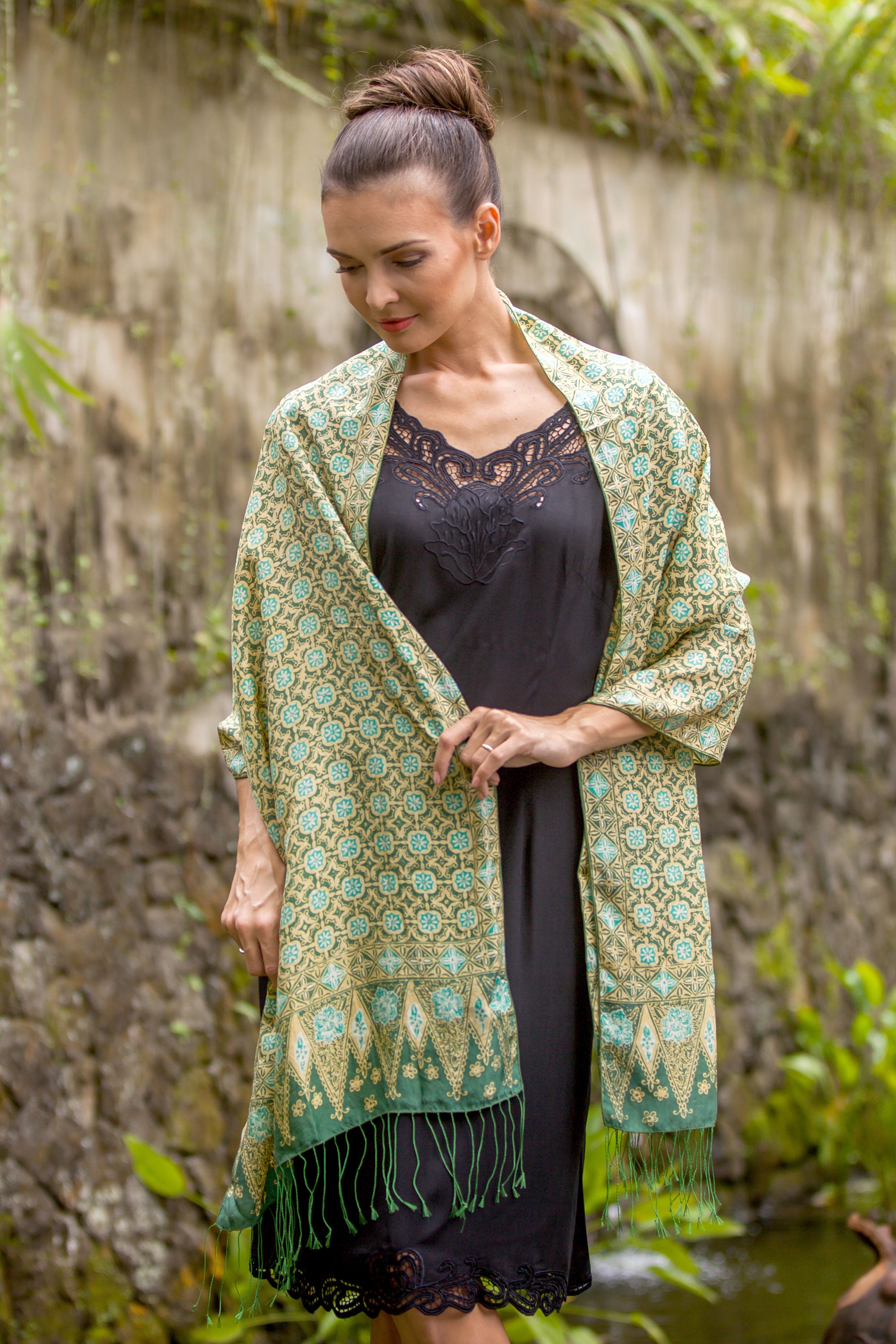 Premium Truntum Ijo Green Silk Batik Shawl - Ultimate Elegance