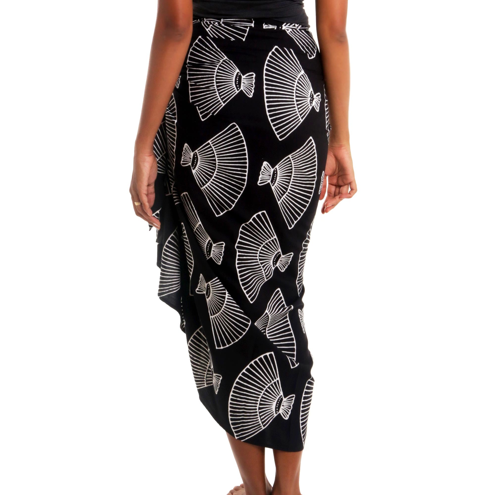 Premium Black & White Batik Sarong with Exotic Shell Print - Handcrafted Cotton Blend