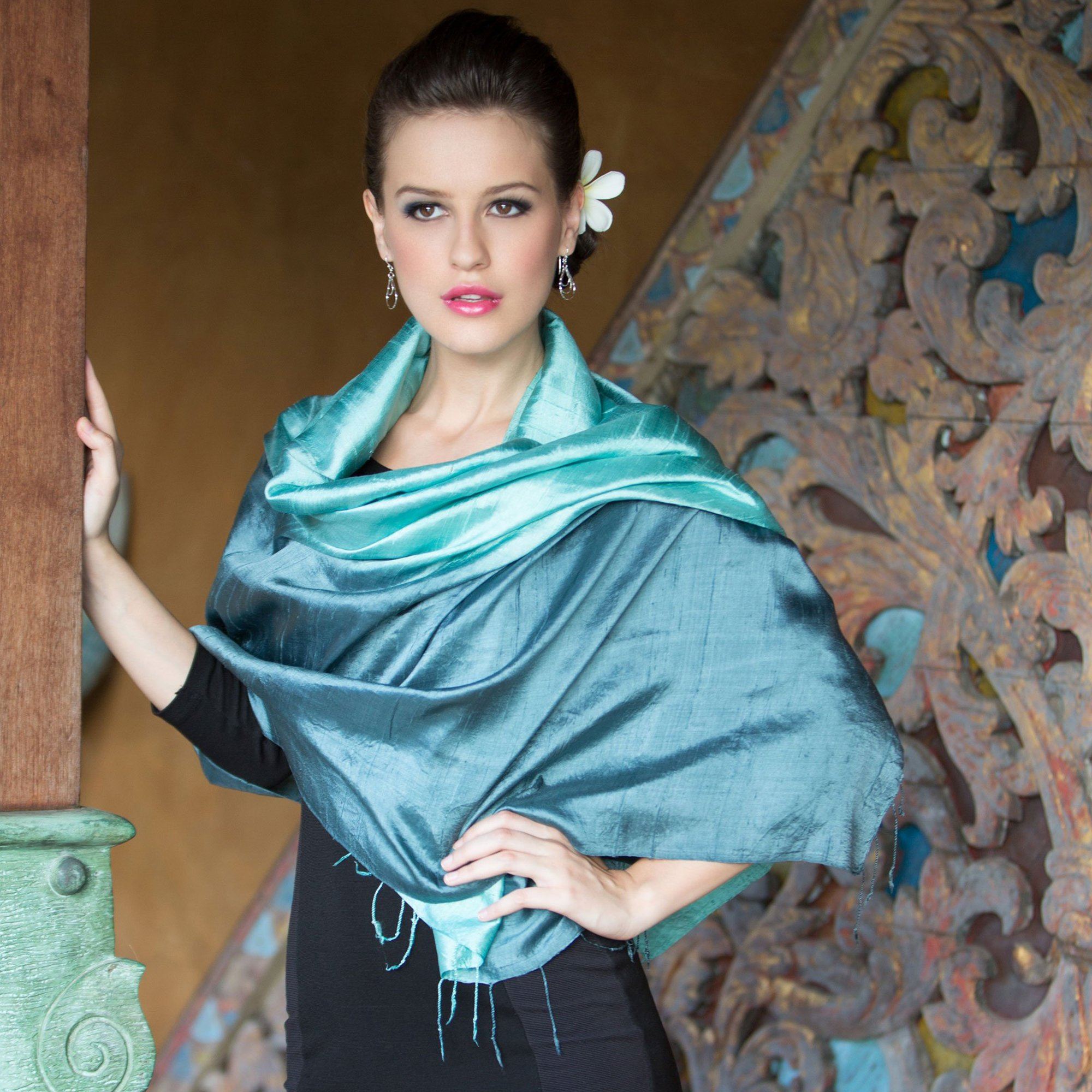 Premium Handcrafted Green Silk Shawl - Luxurious & Eco-Friendly