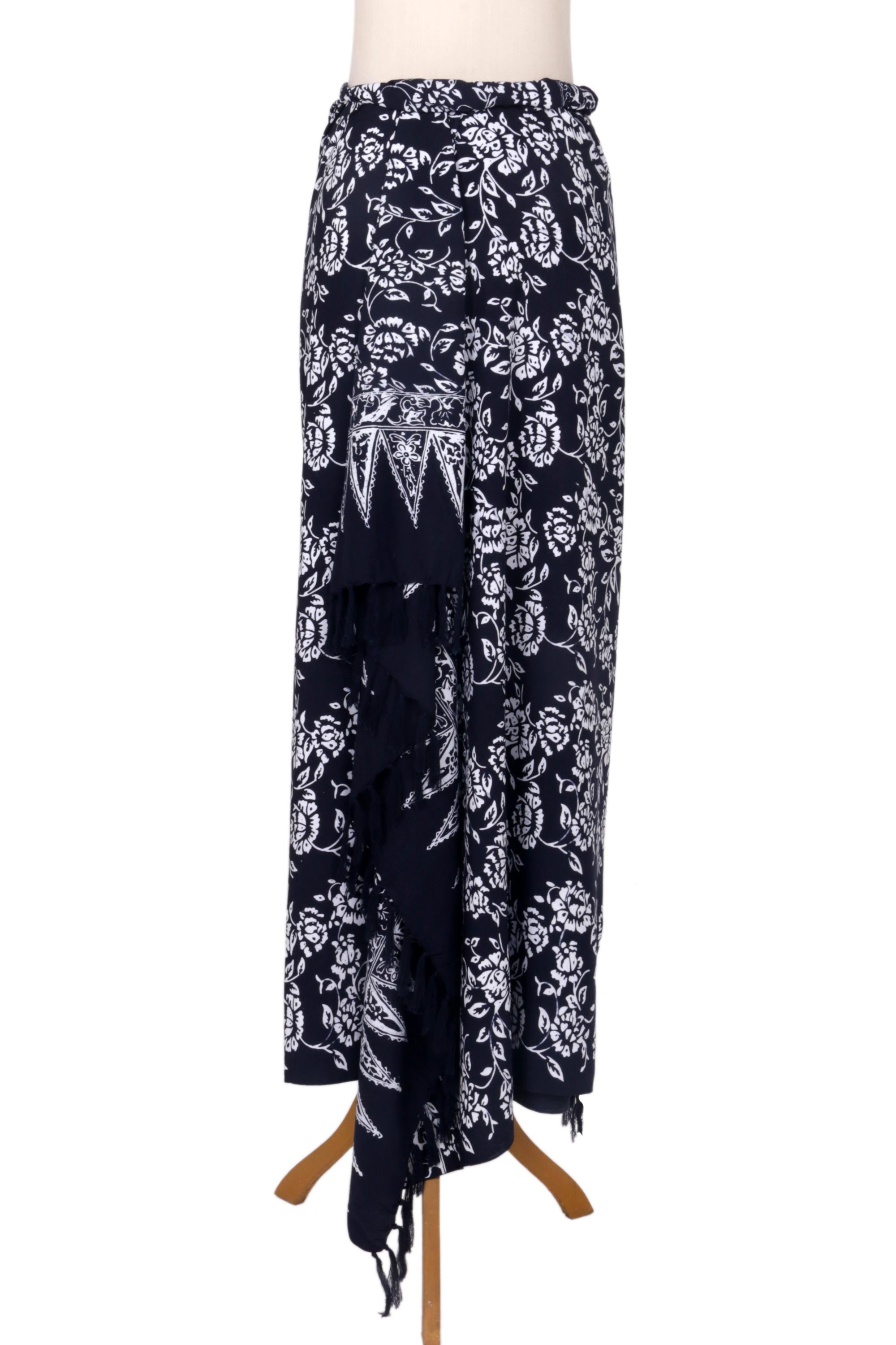 Premium Tropical Rayon Sarong - Black & White Floral Batik Design