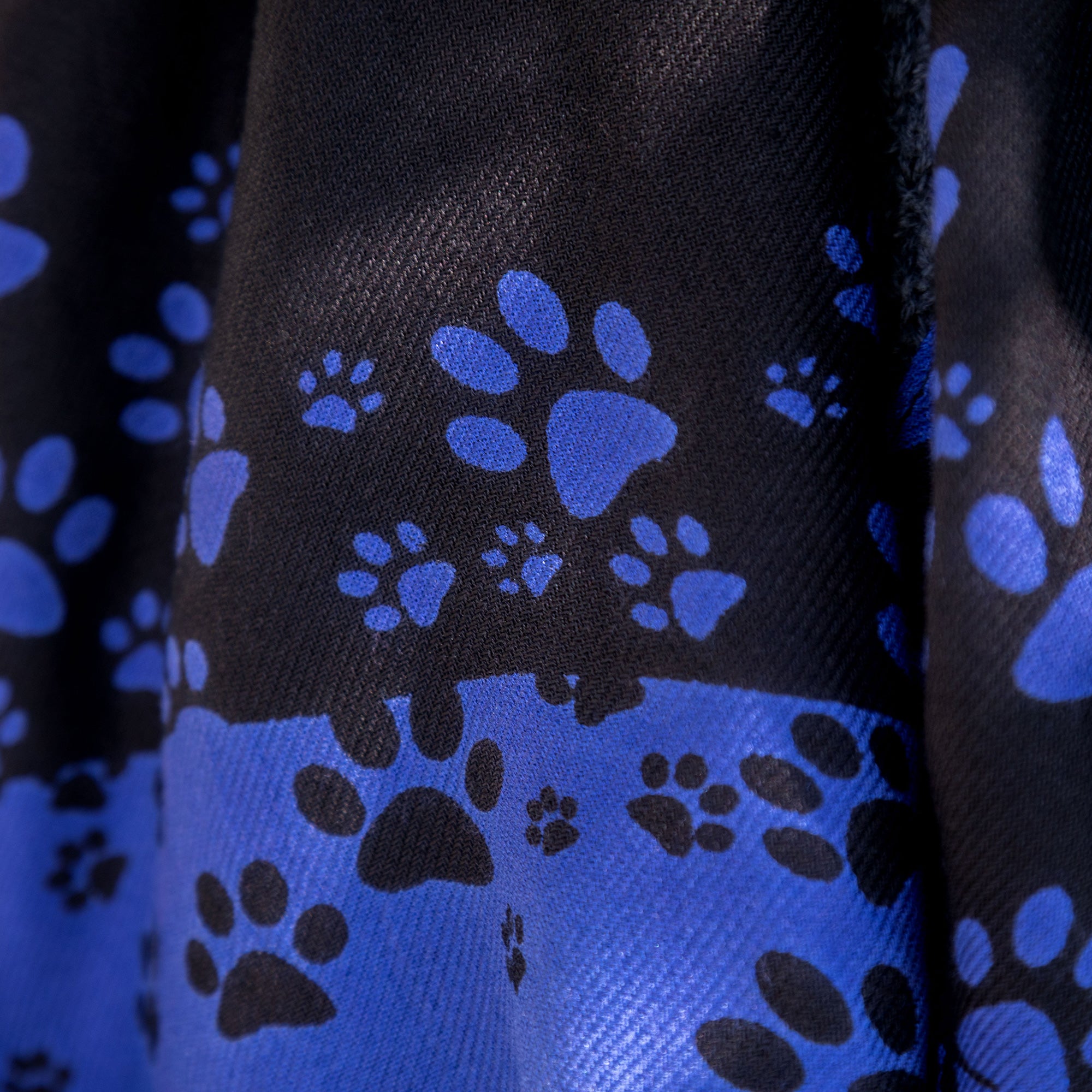 Premium Falling Paws Twill Scarf - Ultimate Style for Animal Lovers