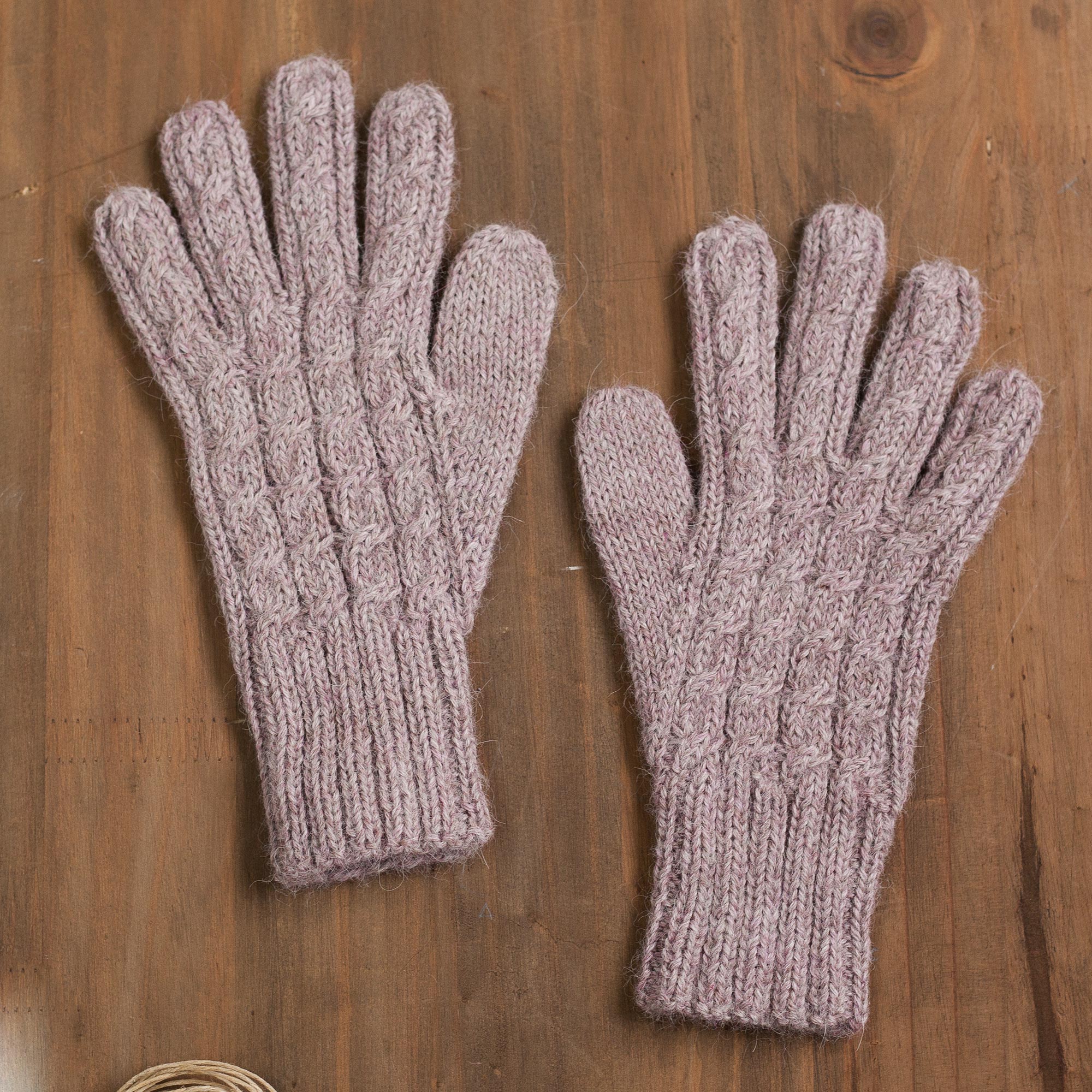 Premium 'Winter Bliss' Light Mauve Alpaca Gloves – Handcrafted in Peru