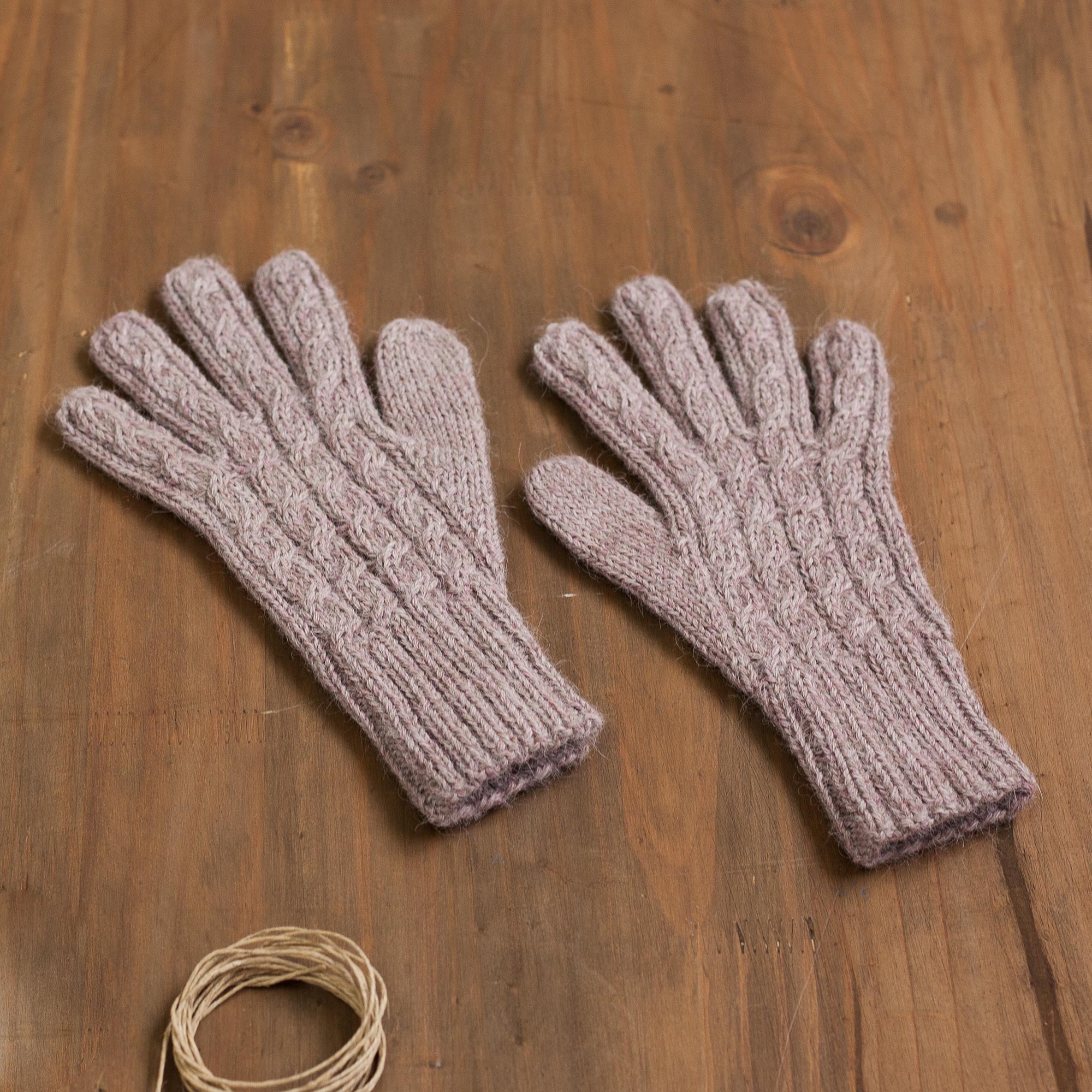 Premium 'Winter Bliss' Light Mauve Alpaca Gloves – Handcrafted in Peru