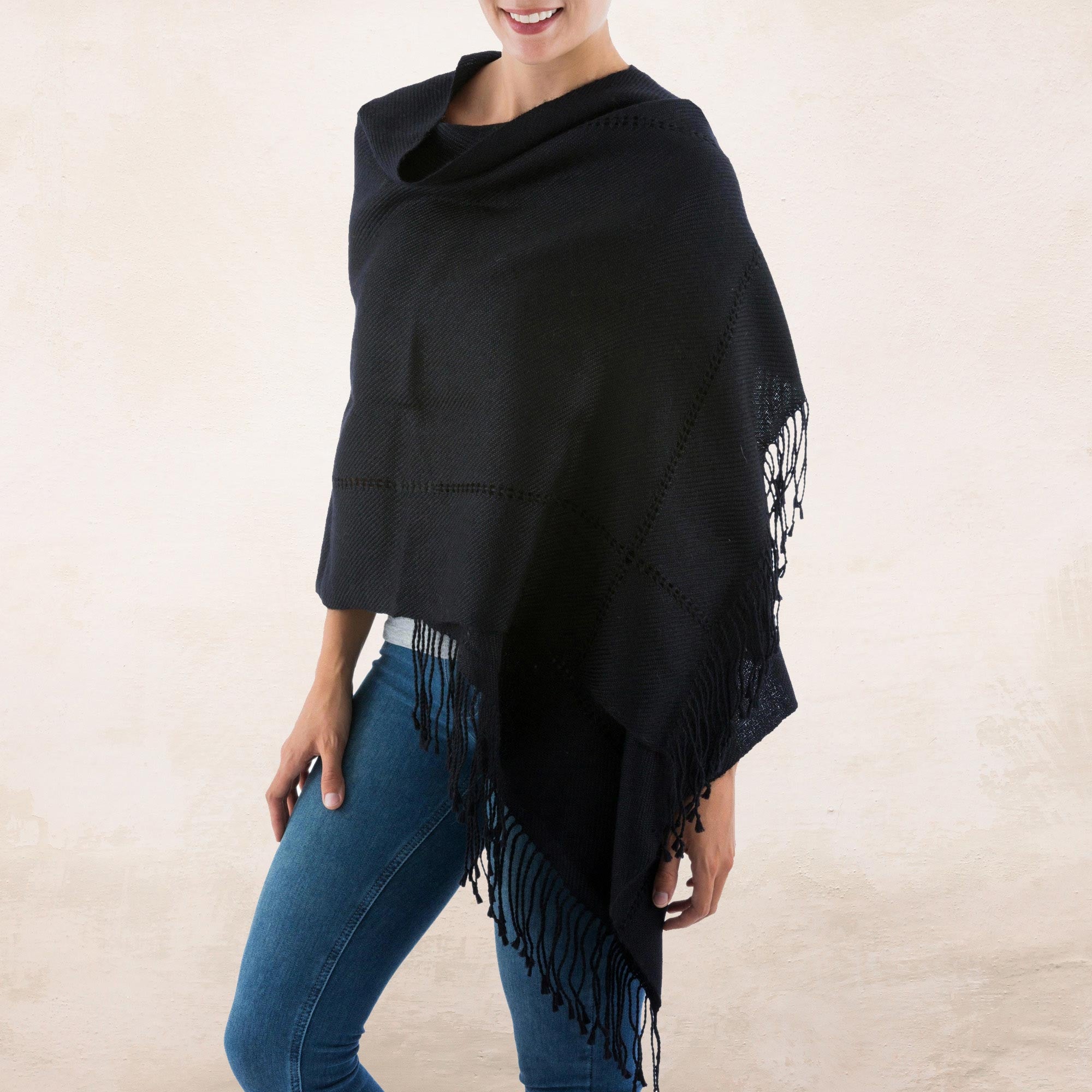 Premium Black Baby Alpaca Handwoven Shawl – Timeless Peruvian Elegance