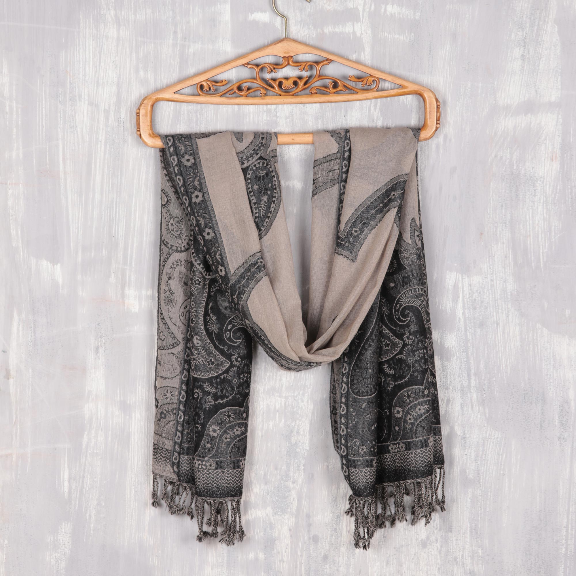 Premium Jamawar Wool Shawl: Subtle Paisley Design in Tri-Tone Elegance