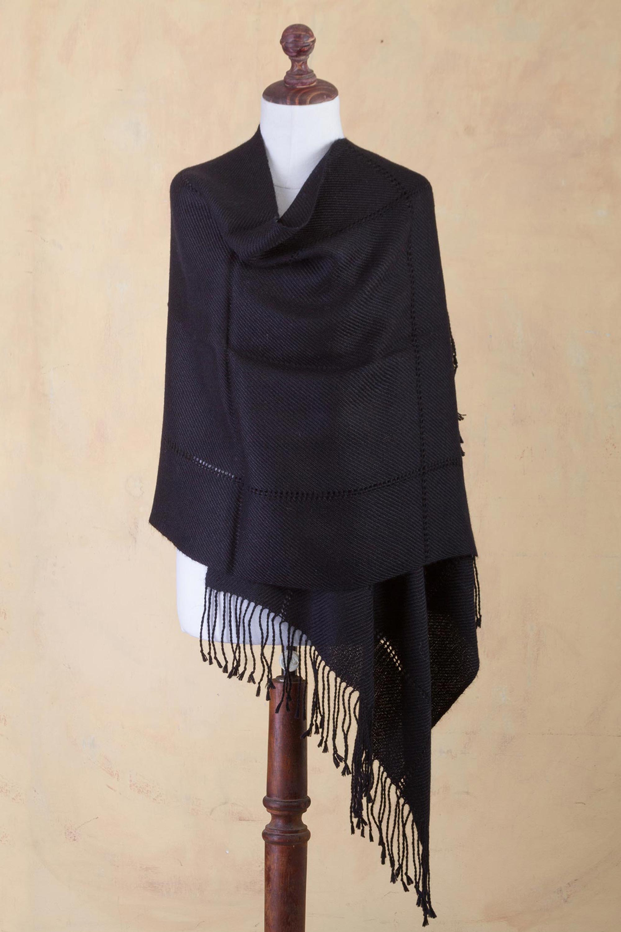 Premium Black Baby Alpaca Handwoven Shawl – Timeless Peruvian Elegance